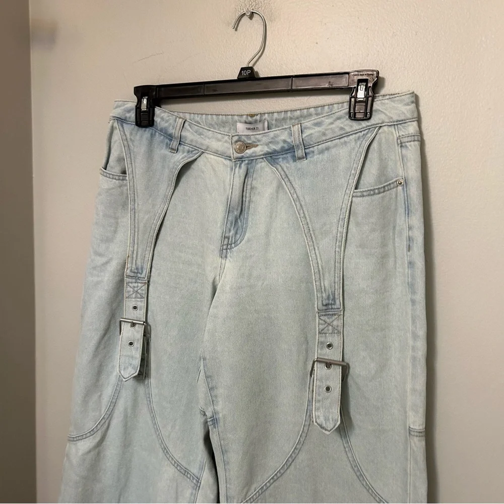 Forever 21 Women 30 Mom Low‎ Rise Light Wash Denim Baggy Buckled Jeans EUC Boho